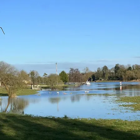 Δωμάτια σε οικογενειακή κατοικία Riverside