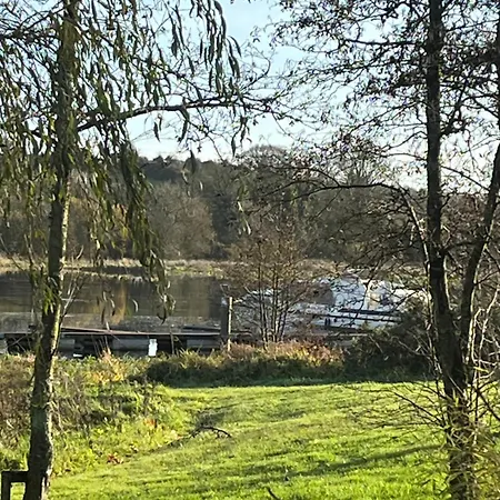 Δωμάτια σε οικογενειακή κατοικία Riverside Raheelan