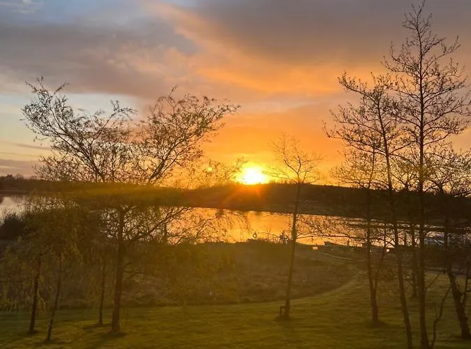 Riverside * Raheelan